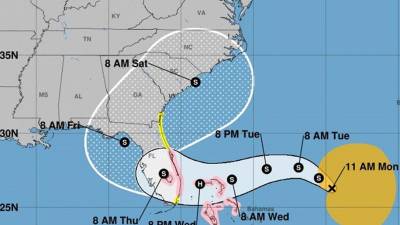 La tormenta Nicole puede comenzar a azotar a Florida desde este martes, según proyecciones meteorológicas.
