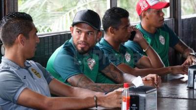 Las plantillas del Real España y Marathón compartieron en un restaurante de San Pedro Sula.