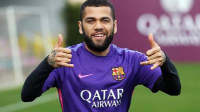 Alves podría emigrar a la Premier League de Inglaterra.