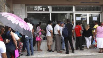 Clientes acuden a la EEH alarmados por los altas facturas, muchas por irregularidades.