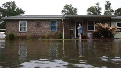 Al menos una persona murió hoy en el noroeste de Florida (EE.UU.) a causa de las inundaciones provocadas por las fuertes lluvias caídas en las últimas horas, que han obligado a decretar el estado de emergencia en 26 condados. EFE