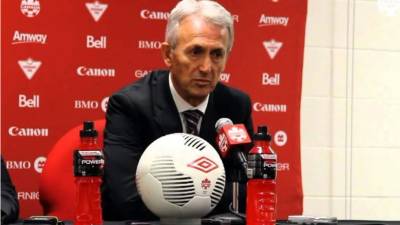 Benito Floro en conferencia de prensa.