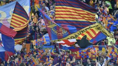 Los aficionados catalanes se hicieron presentes a darle el apoyo a su equipo.