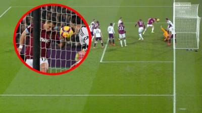 El gol del Chicharito Hernández con la mano a lo Maradona.