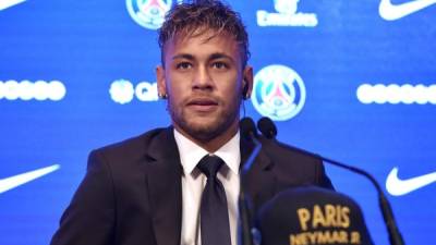 Neymar fue fichado por el PSG por 22 millones de euros. FOTO EFE/CHRISTOPHE PETIT TESSON