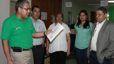 Una comitiva visitó ayer las oficinas del Registro Nacional de las Personas.