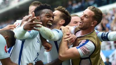 Sturridge le dio el triunfo ya en tiempo de descuento a los ingleses. Foto AFP.