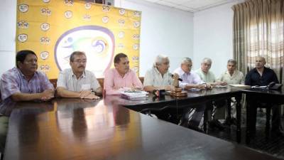 Selim Canahuati se reunió con los miembros de las comisiones de disciplinas. Foto Melvin Cubas