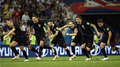 Los jugadores de Croacia corren a celebrar la clasificación a semifinales del Mundial de Rusia 2018. Foto AFP