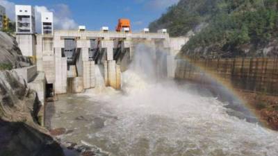 Según el Instituto Nacional de Estadísticas (INE), hay 17 plantas térmicas, 50 hidráulicas, 17 fotovoltaicas, 3 eólicas, 15 de biomosa, 1 de carbón y 1 geotérmica. Unas 11 son estatales y 93 de capital privado.