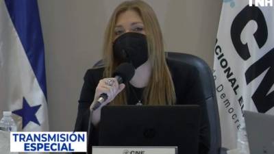 La presidenta del Consejo Nacional Electoral, Ana Paola Hall, reapareció durante la sesión extraordinaria del pleno, donde aseguró que el órgano electoral realizará transmisiones en vivo.