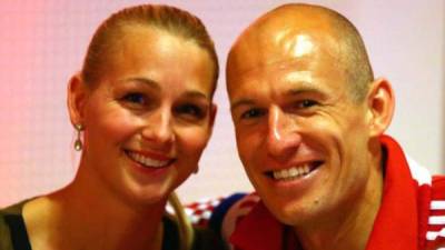 El futbolista holandés Arjen Robben contó el calvario que vivió junto a su esposa, quien se contagió de coronavirus, y aseguró que 'no fue para nada una sensación agradable'.