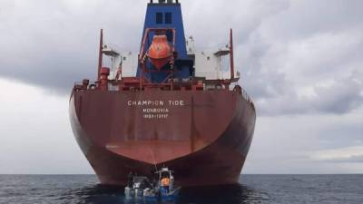 ALTAMAR. En las bodegas del buque mercante Champion Tide fueron encontrados varios paquetes de supuesta cocaína.
