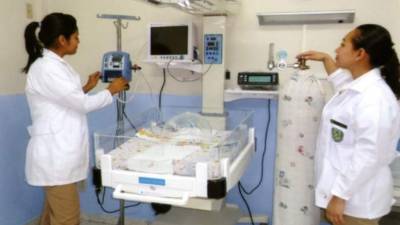 Enfermeras trabajando en un hospital. Fotografía de archivo.