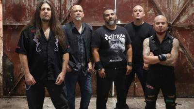 “Sobre las llamas” es la octava producción del grupo y donde experimentaron un poco.