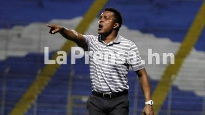 Carlos Pavón suma malos resultados en el banquillo del Vida. Foto Delmer Martínez