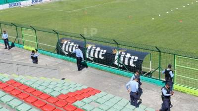 Un perro, 50 policías, 15 periodistas y un estadio sin aficionados para el Marathón-Honduras Progreso.