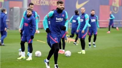 Gerard Piqué repite convocatoria para el partido del Barcelona ante Cádiz tras jugar ante el PSG.