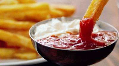 Papas fritas contienen niveles excesivos de grasa.