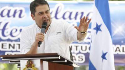 El proyecto, dijo Hernández, consiste en la pavimentación de todas las calles de los barrios y colonias de San Pedro Sula.
