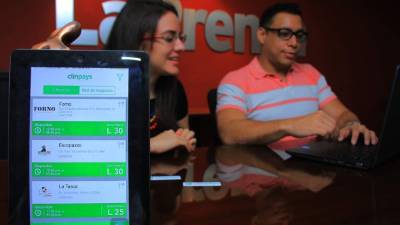 Los usuarios deben bajar la aplicación a sus aparatos móviles. Foto: Cristina Santos