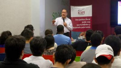 El doctor hondureño Hugo Noé Pino, experto en economía.