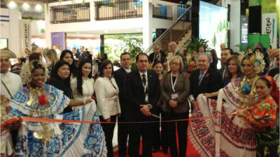 La delegación hondureña que representa al proyecto de Indura en el World Travel Marketing.