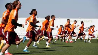 Los jugadores del Real Madrid en la última práctica de este lunes.