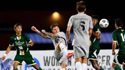 El joven futbolista estadounidense Mikey Chappelear ha impresionado a Pedro Troglio en la gira del Olimpia por Estados Unidos. A continuación te mostramos lo que debes saber sobre el chico nacido en EUA que suena para reforzar al cuadro albo.