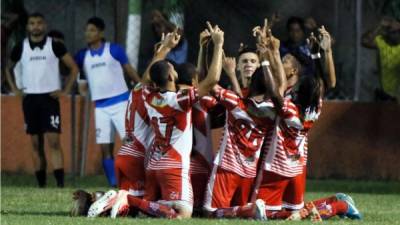 El Vida logró su primer triunfo en el estadio Humberto Micheletti contra el Honduras Progreso. Foto Neptalí Romero