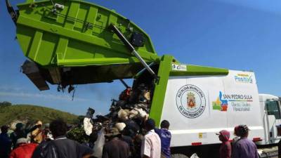 Hay una programación establecida para la recolección de desechos en toda la ciudad con equipo moderno.