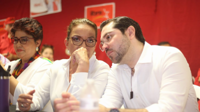 Xiomara Castro y Jorge Cálix en una reunión del partido Libre (Imagen de archivo).