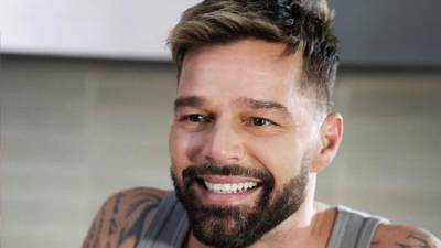 Ricky Martin motiva a sus fans a ‘salir del clóset’: “vale la pena”