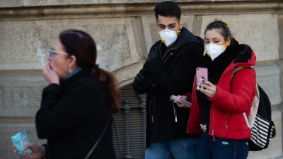 Imagen referencial de personas en España.