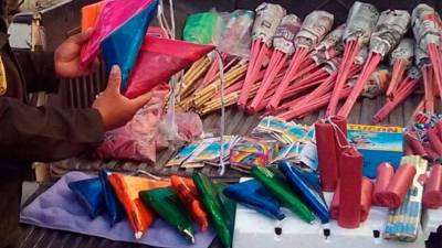 Parte de la pólvora decomisada.