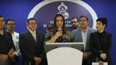 La comisionada presidente de Coprisao, Eny Bautista, leyó el comunicado del Gobierno de Honduras.