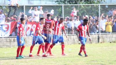 Futbolistas del Olimpia celebrando el único gol del encuentro anotado por Diego Reyes.