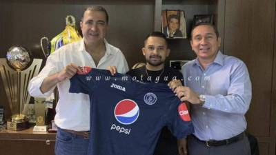 Omar Elvir llegó a un acuerdo y renovó este lunes con Motagua.