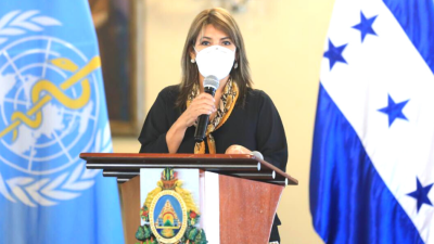 Ministra de Salud, Alba Consuelo Flores.