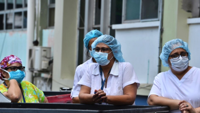 Más de 300 enfermeras han sido separadas de sus cargos de trabajo.