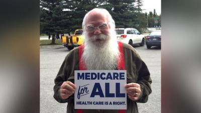 Aunque nació en 1975 como Tom O’Connor, este clérigo adoptó oficialmente el nombre de Santa Claus.