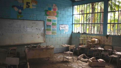 Imagen referencial de un centro educativo destruido.
