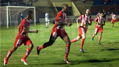 Jamal Charles marcó el gol que dio el triunfo al Vida contra el Olimpia. Foto Javier Rosales