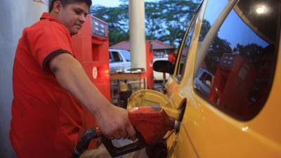 Con un galón de gasolina por encima de los 103 lempiras, el 2021 sigue teniendo los precios de combustibles más altos de la historia.