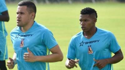 Rojas Rojas (izquierda) ya realizó su primeros entrenamientos con la camiseta del Deportes Tolima.