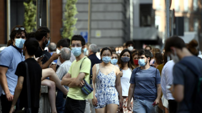 De acuerdo con datos de los CDC, los contagios y hospitalizaciones por la covid en EE.UU. han aumentado en la última semana.