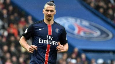 Ibrahimovic terminó su contrato con el PSG y está sin equipo.