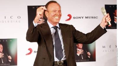 Julio Iglesias.