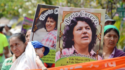 Miembros del Copinh protestan por muerte de Berta.
