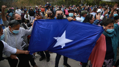 A golpes nacionalistas y libres frente a la CSJ.